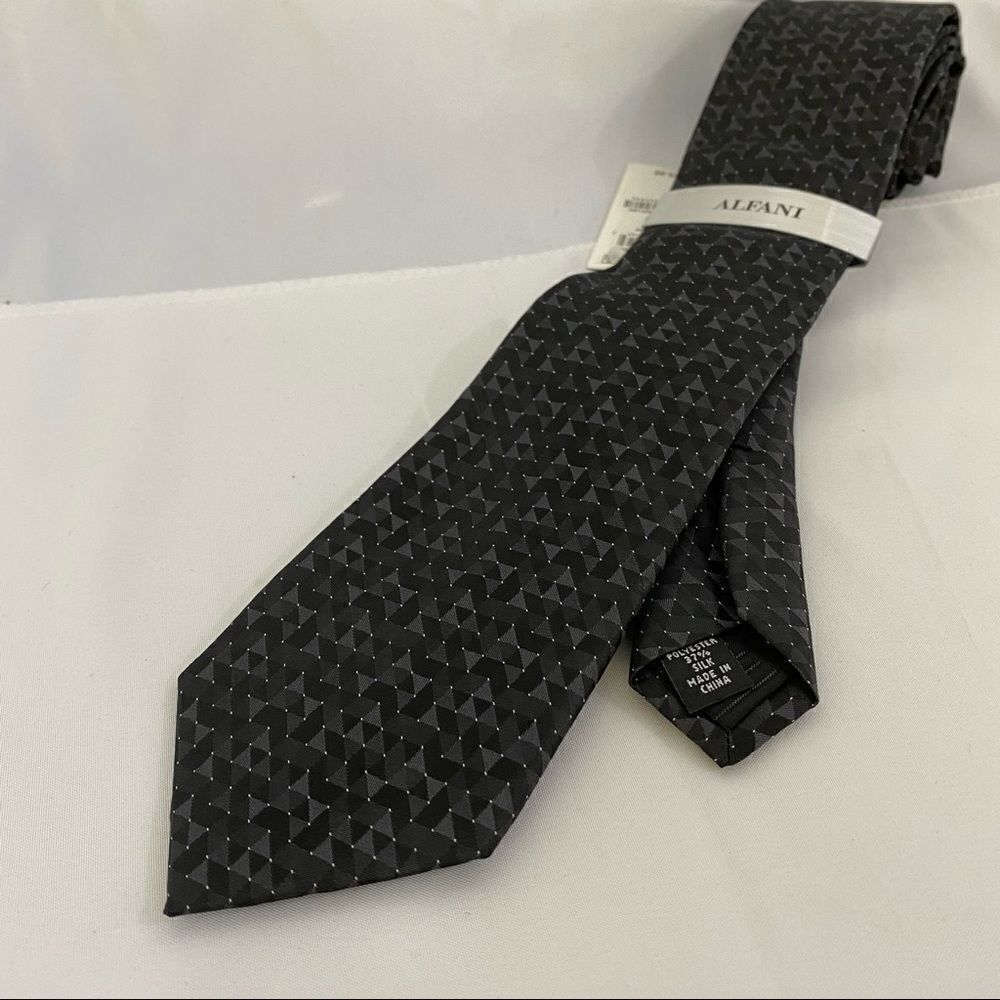 Alfani Men’s Slim Tie Palmas Geo Style Red